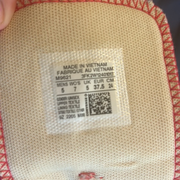 Red Converse size women's seven - Picture 2 of 4